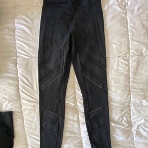 Lululemon black Fleece tight, super warm! Sz6